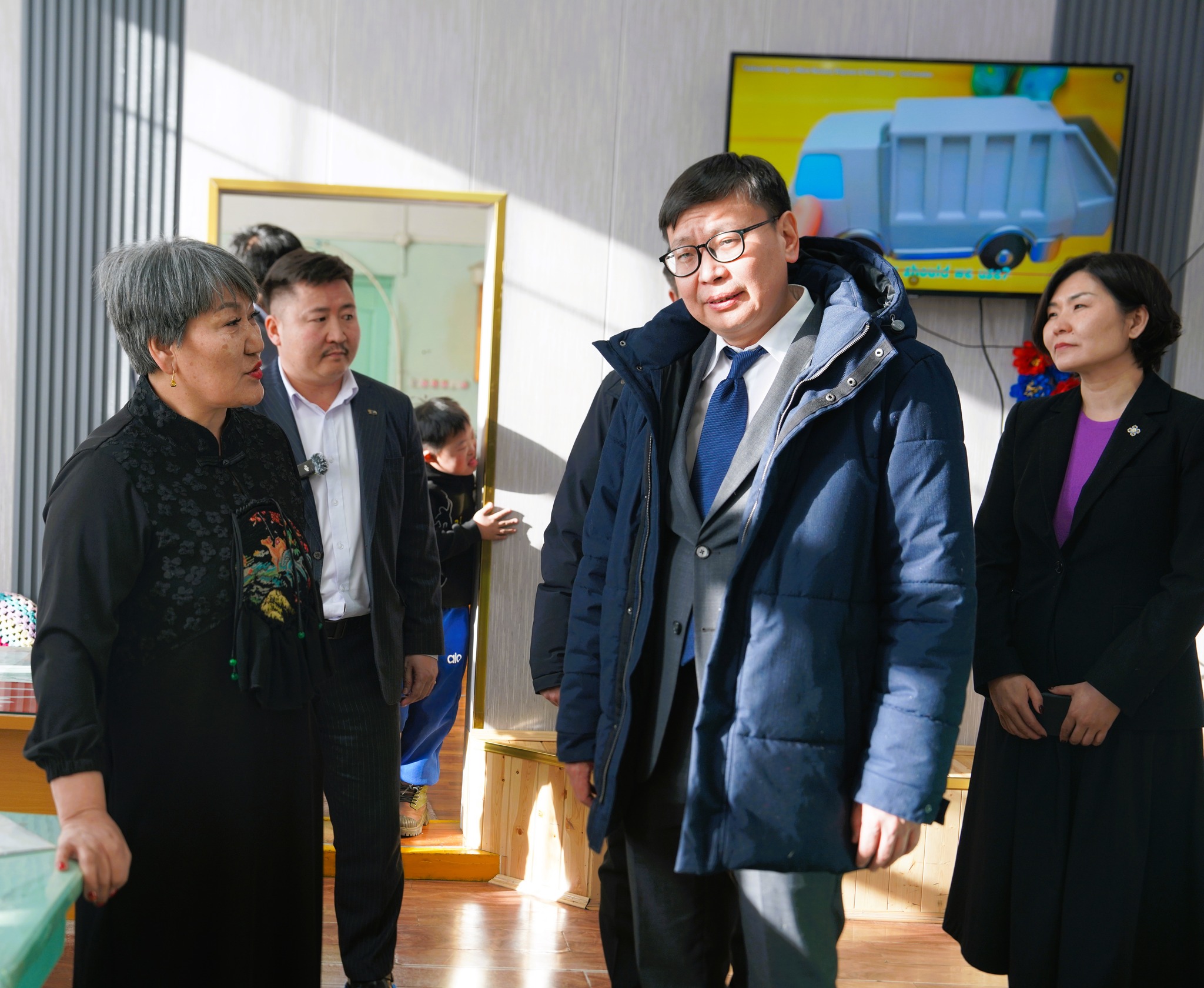 Боловсролын сайд П.Наранбаяр Өвөрхангай аймгийн сургалтын байгууллагуудын үйл ажиллагаатай танилцжээ