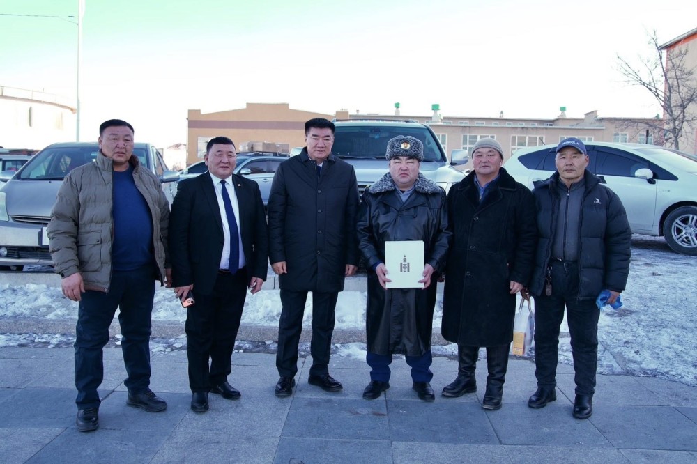 Хөхморьт суманд туулах чадвартай Lexus-570 машин гардуулан өгөв