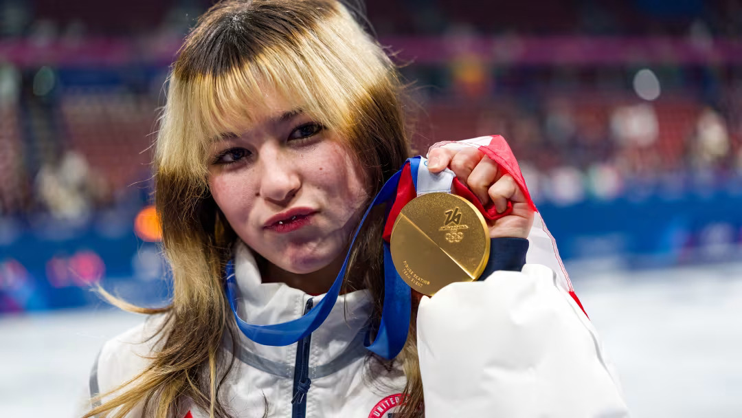 АНУ-ын уран гулгагч Алиса Лю олимпын алтан медаль хүртэж түүх бүтээлээ