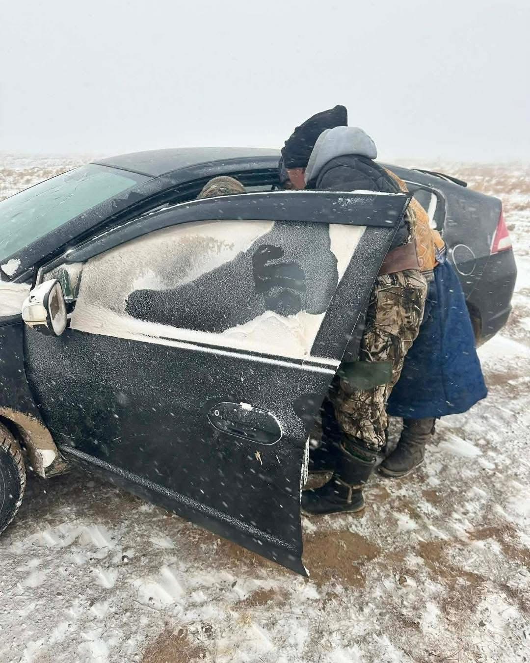 Хилчид цасан шуурганд төөрсөн иргэдийг эсэн мэнд олжээ