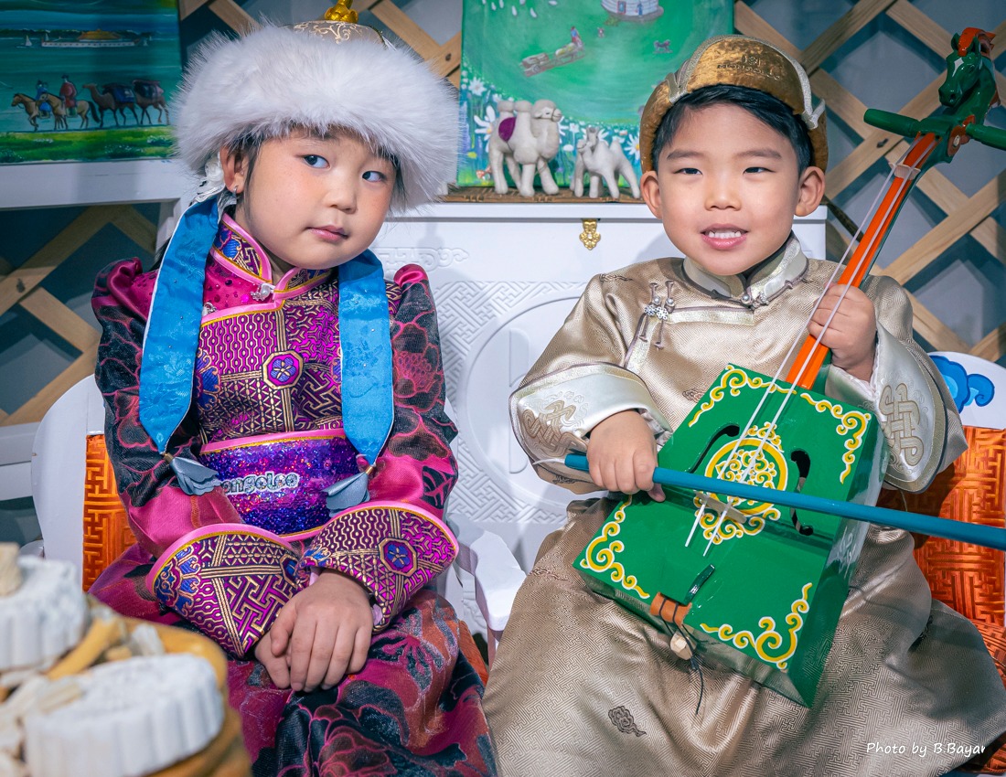 "iPad хүүхэд"-ийн эрин үе дуусч, дэлгэцгүй хүмүүжил дэлхий даяар трэнд болж байна