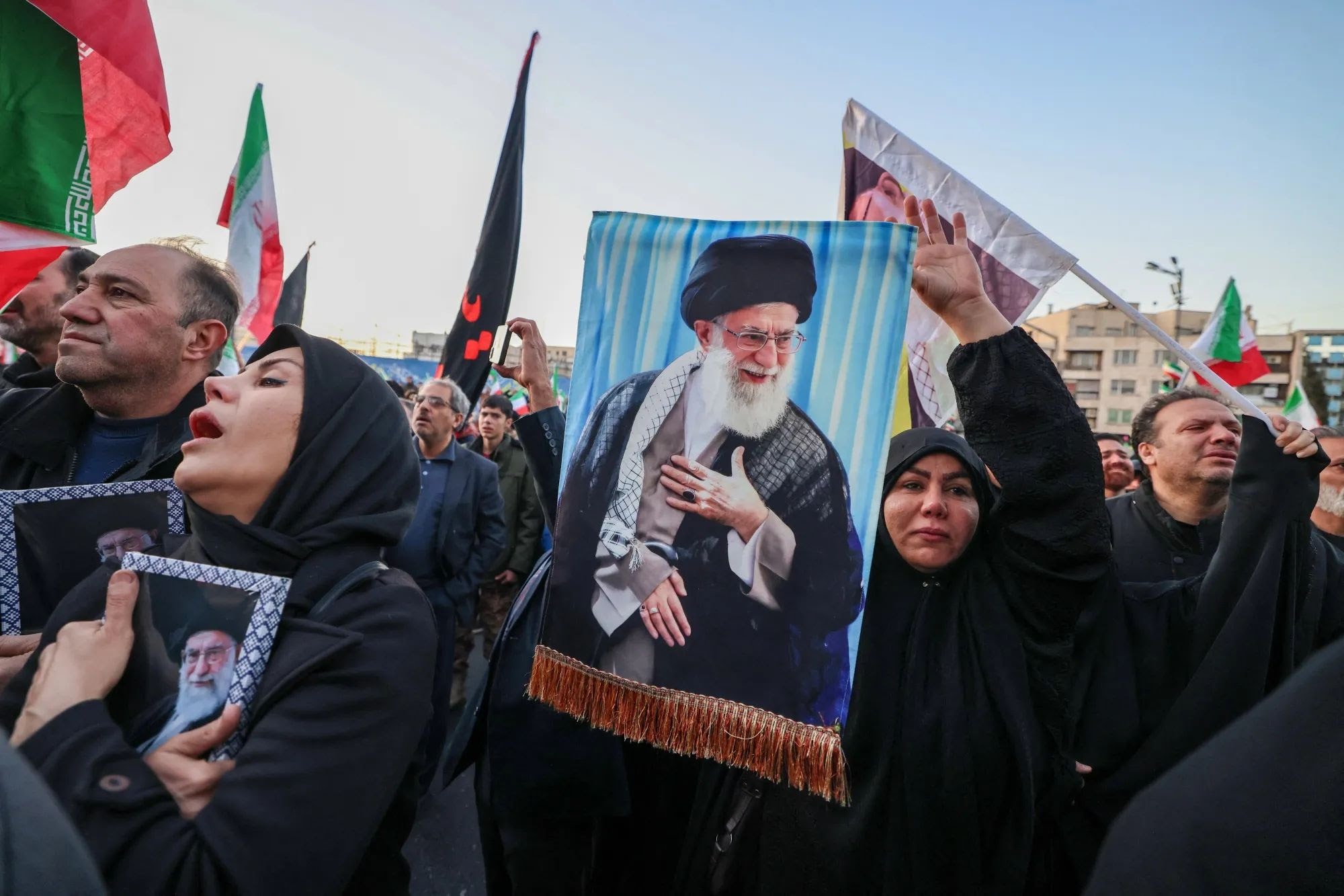 Ираны Дээд удирдагч Аятолла Али Хаменеи нас барснаар Ойрх Дорнодын нөхцөл байдал түүхэн эргэлтийн цэгт ирлээ