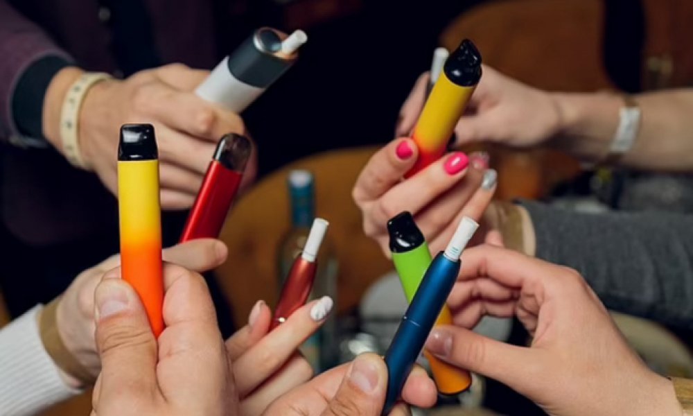 Улс орнууд электрон тамхины амт, үнэрийг хассанаар хүүхэд, залуус хэрэглээгээ багасгаж байна