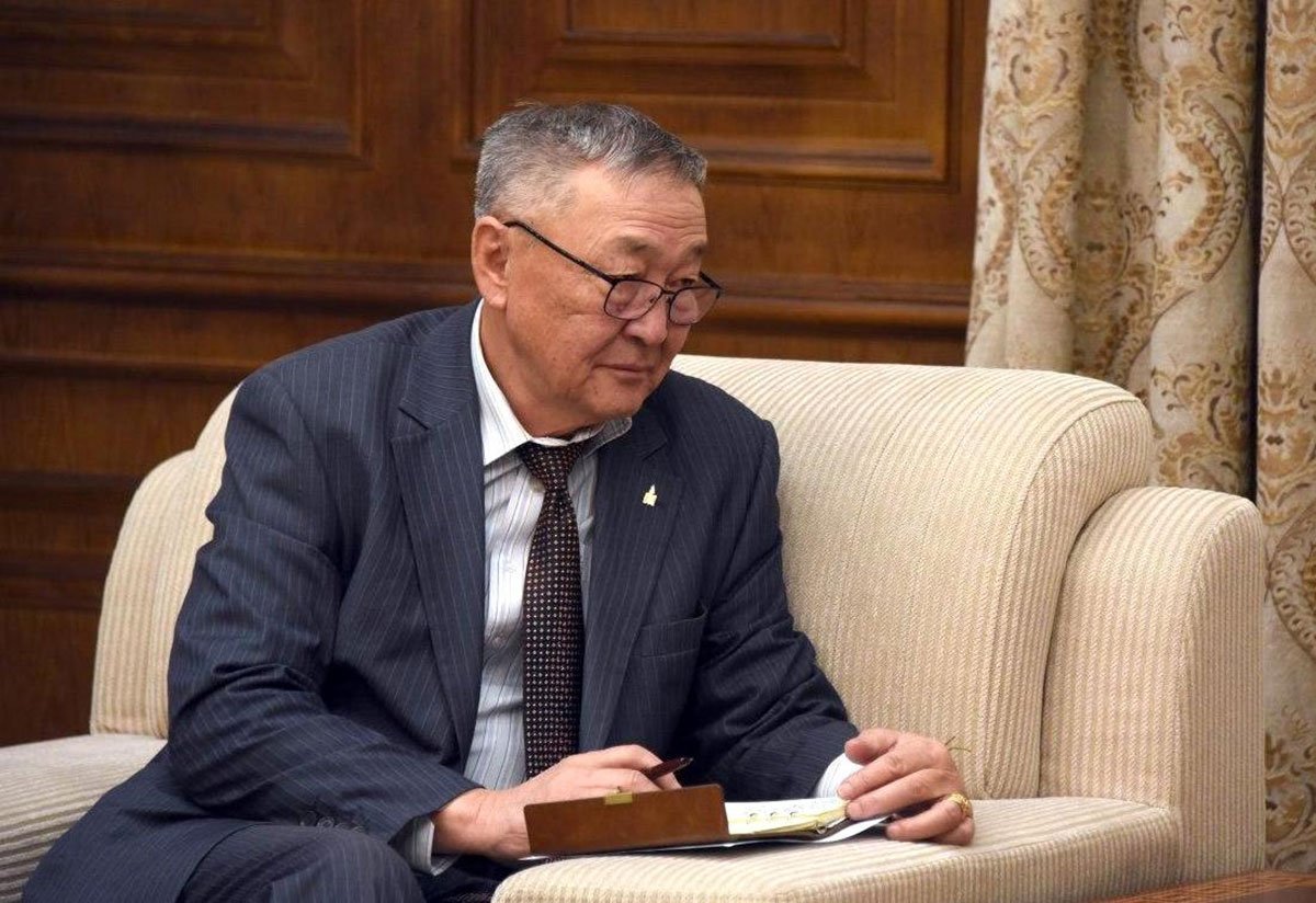 С.Шаарийбуу:  "Уучлаарай" гэдэг үгийг хэлүүлэх гээд байгаа юм. Төр миний төлөө ажиллах гэж байгаад туйлын сэтгэл өндөр байна