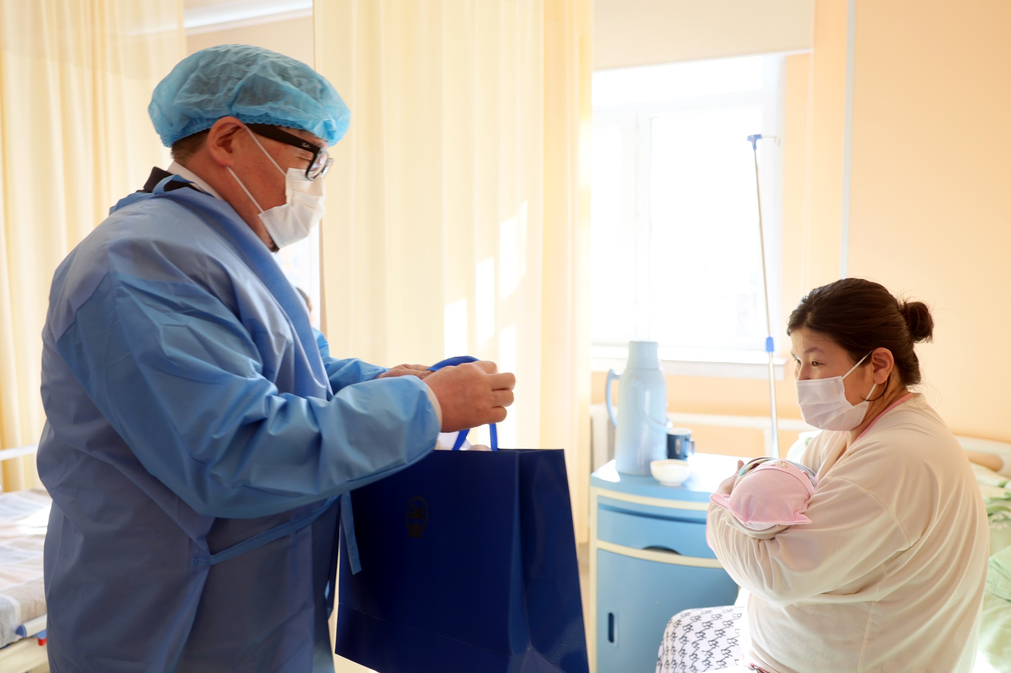 "Өргөө" амаржих газарт нэн шаардлагатай байгаа эхо аппаратны санхүүжилтийг Ерөнхий сайд шийдвэрлэнэ