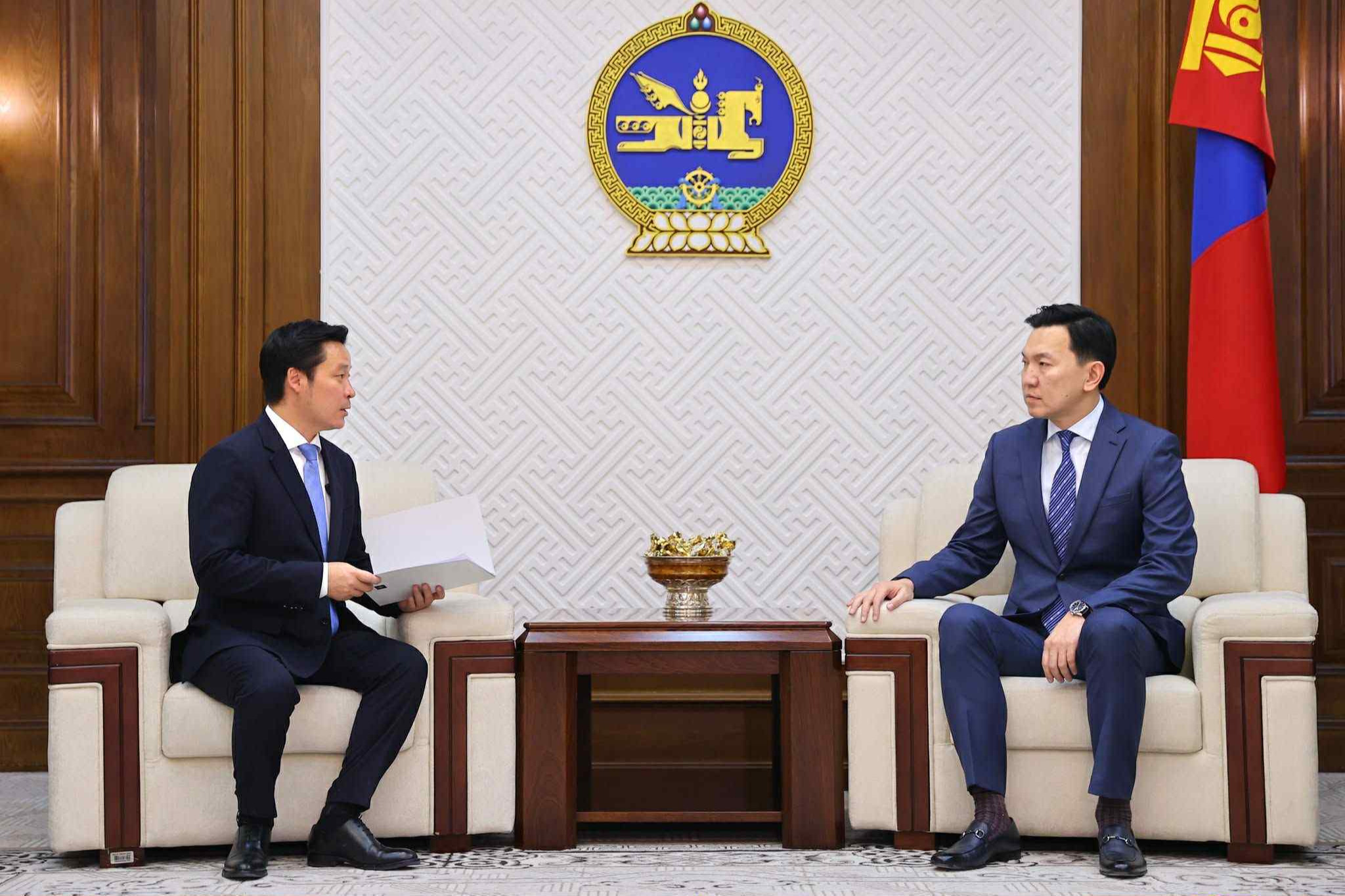 “Ерөнхийлөгч”-ийн хууль батлагдвал хэн хэн өртөх вэ?