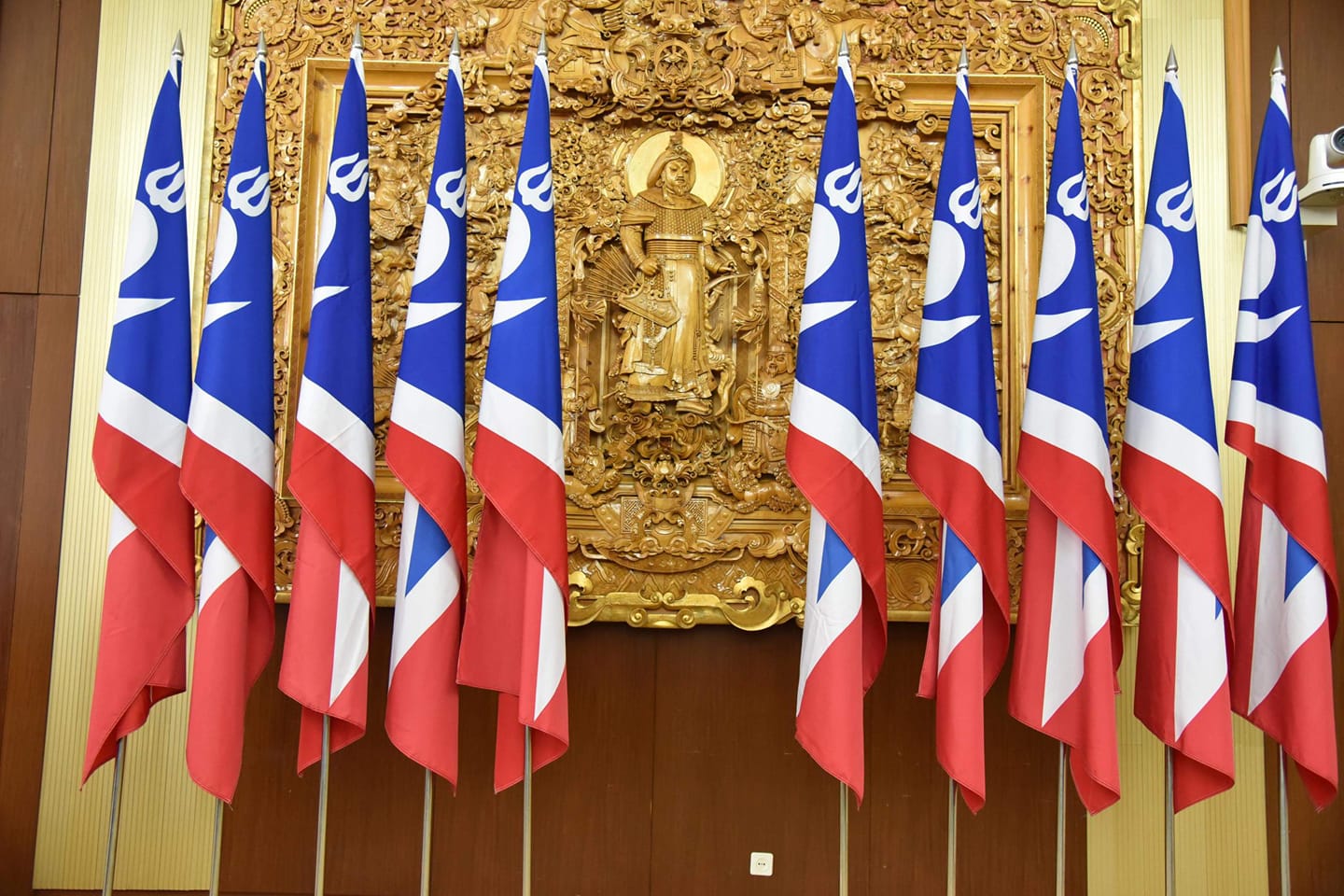 Ардчилсан нам “ардчиллын дайсан” болов уу?!