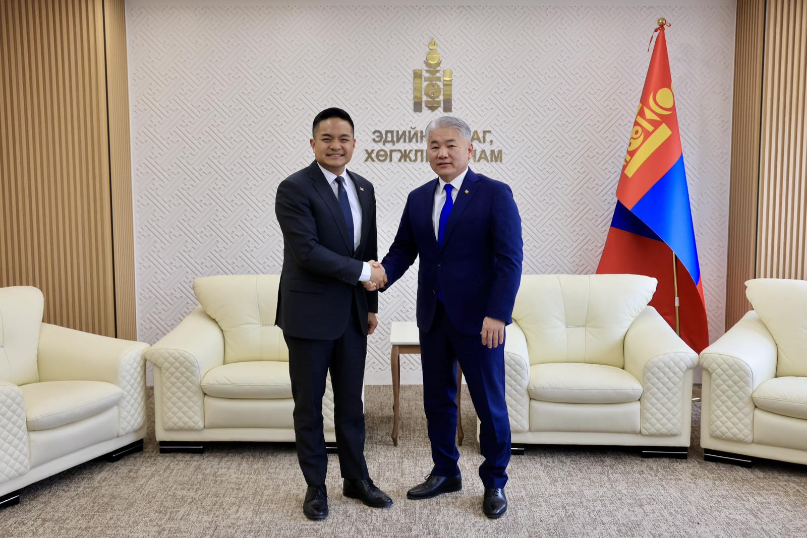 Монгол Улсын Тэргүүн шадар сайд Б.Энхбаяр Элчин сайд Ричард Буанганыг хүлээн авч уулзав