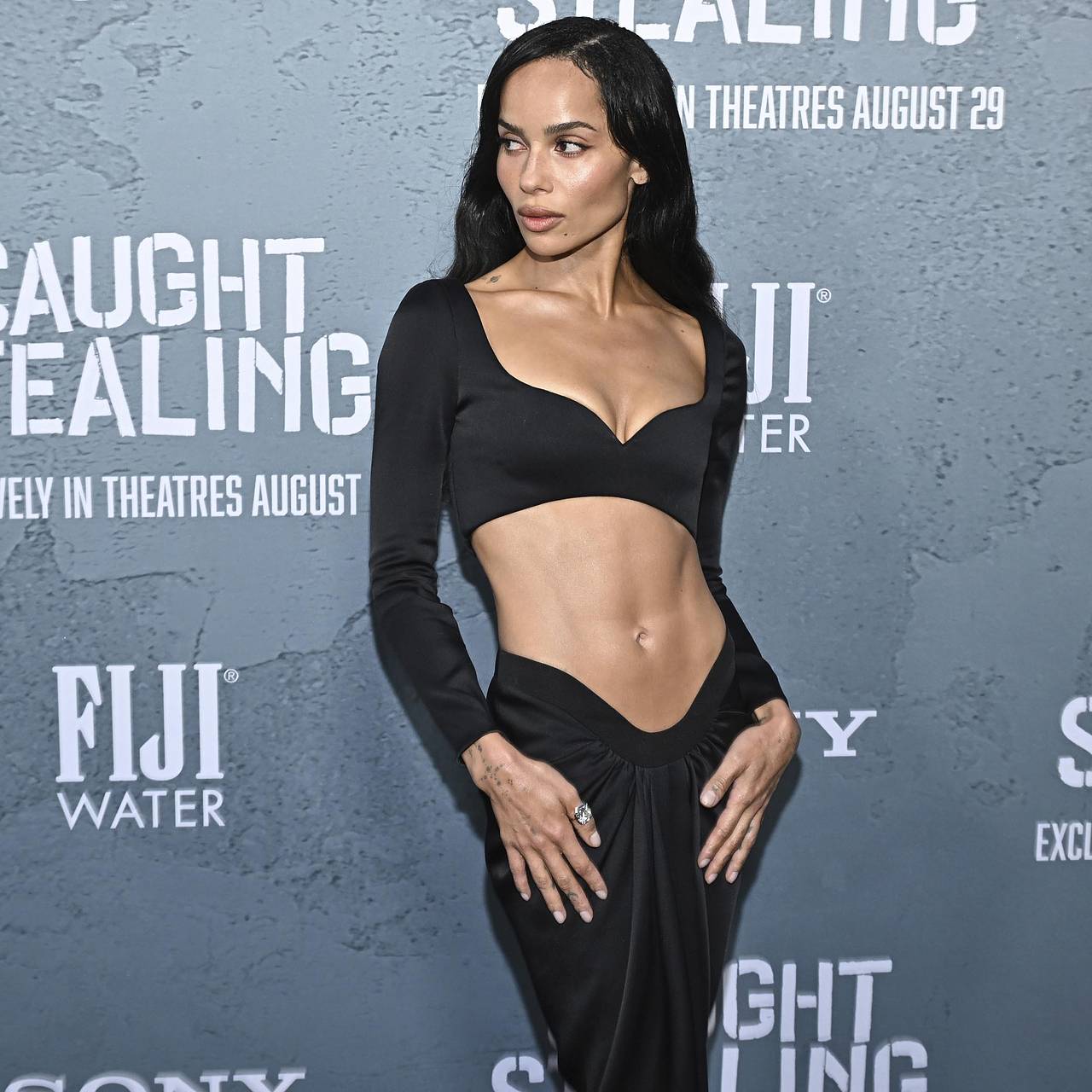 Харри Стайлс болон Зои Кравиц нар болзож эхэлжээ