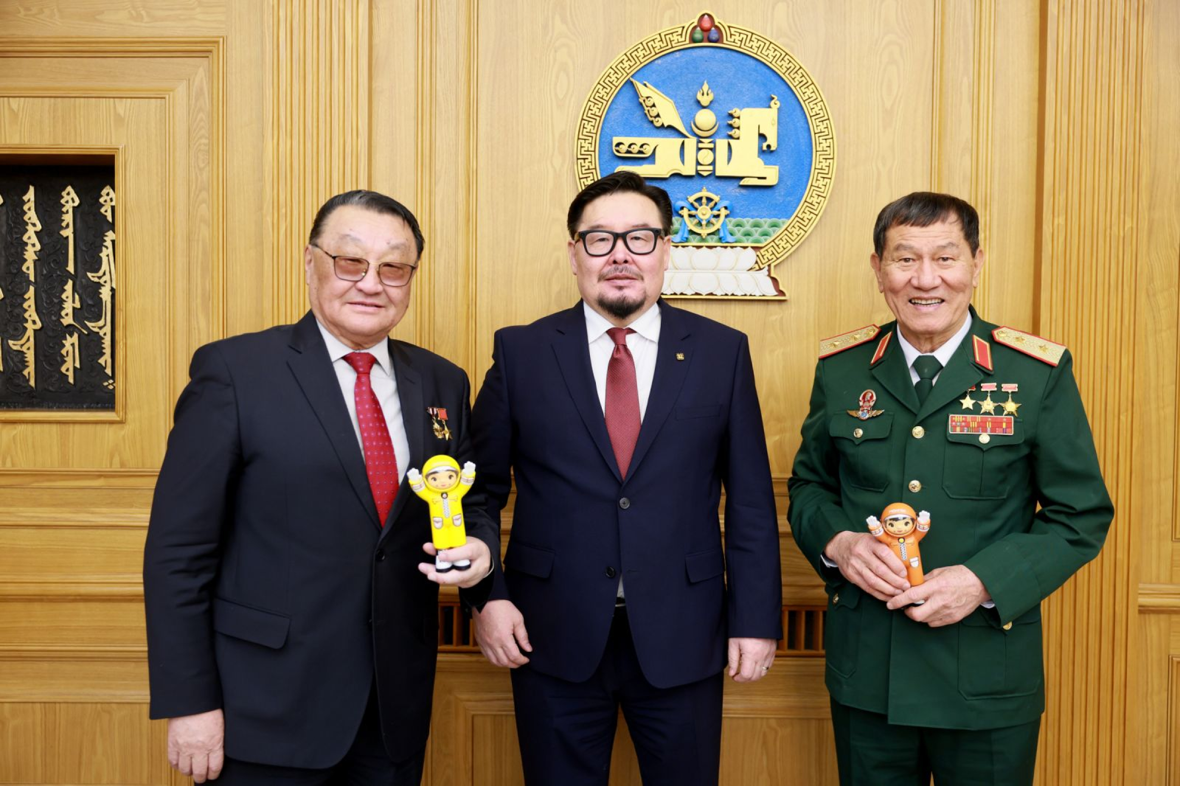 Ерөнхий сайд Г.Занданшатар Монгол, Вьетнам улсын сансрын баатруудыг хүлээн авч уулзжээ