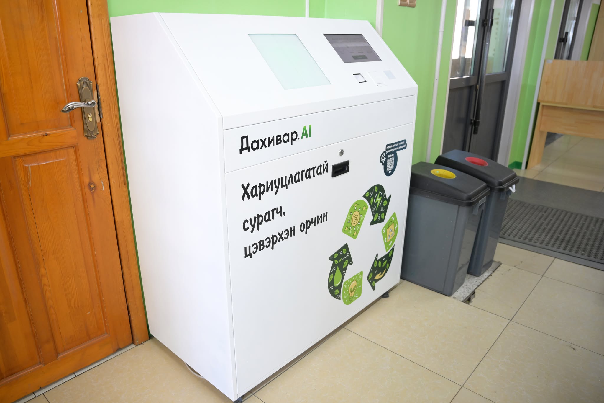 Нийслэлийн 30 цэцэрлэг, 38 сургуульд ухаалаг хогийн сав байршуулжээ