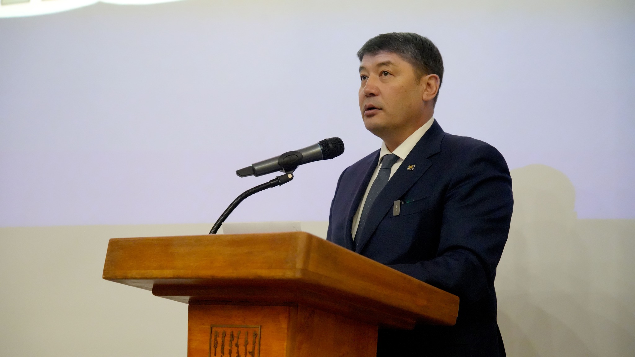 Гэр бүлийн шинэ хуульд цалинтай ээж, татварын хөнгөлөлт, орон сууцны дэмжлэгийг тусгажээ