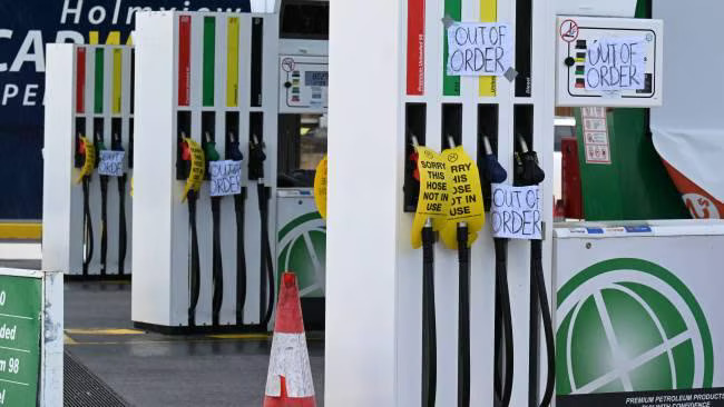 Австрали улсад шатахууны нийлүүлэлтийн ноцтой хямрал нүүрлэж станцууд хаагдлаа