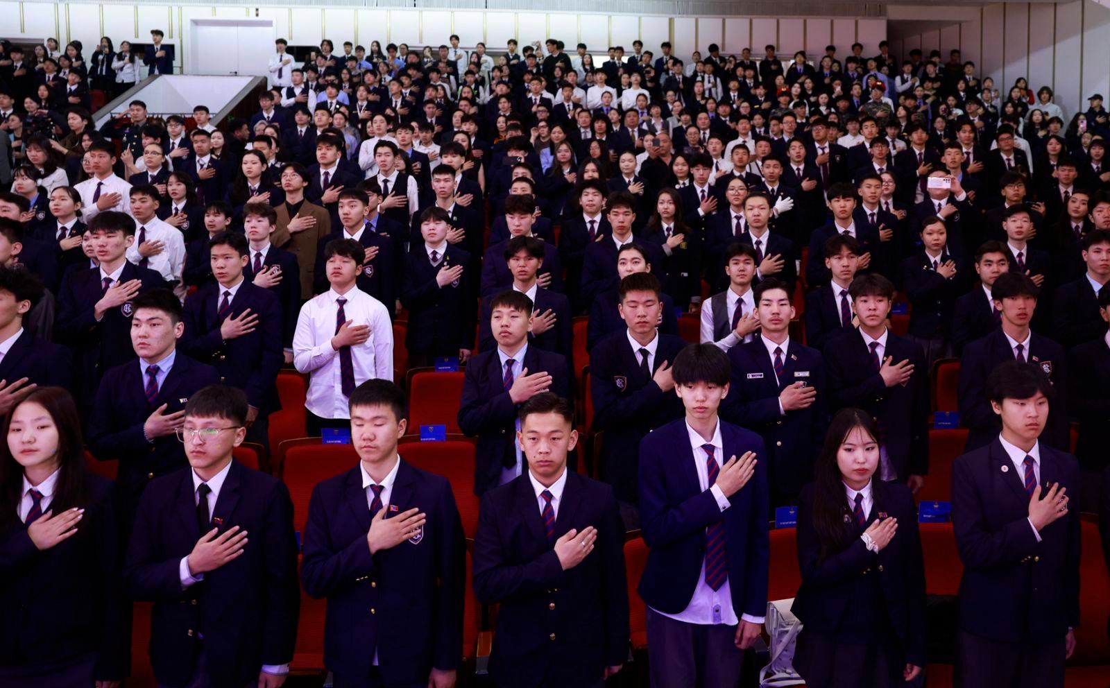 🔴 А.Баяр: Төрийн далбаагаа даваа гараг бүрийн өглөө мандуулж, баасан гараг бүрт буулгаж заншлаа