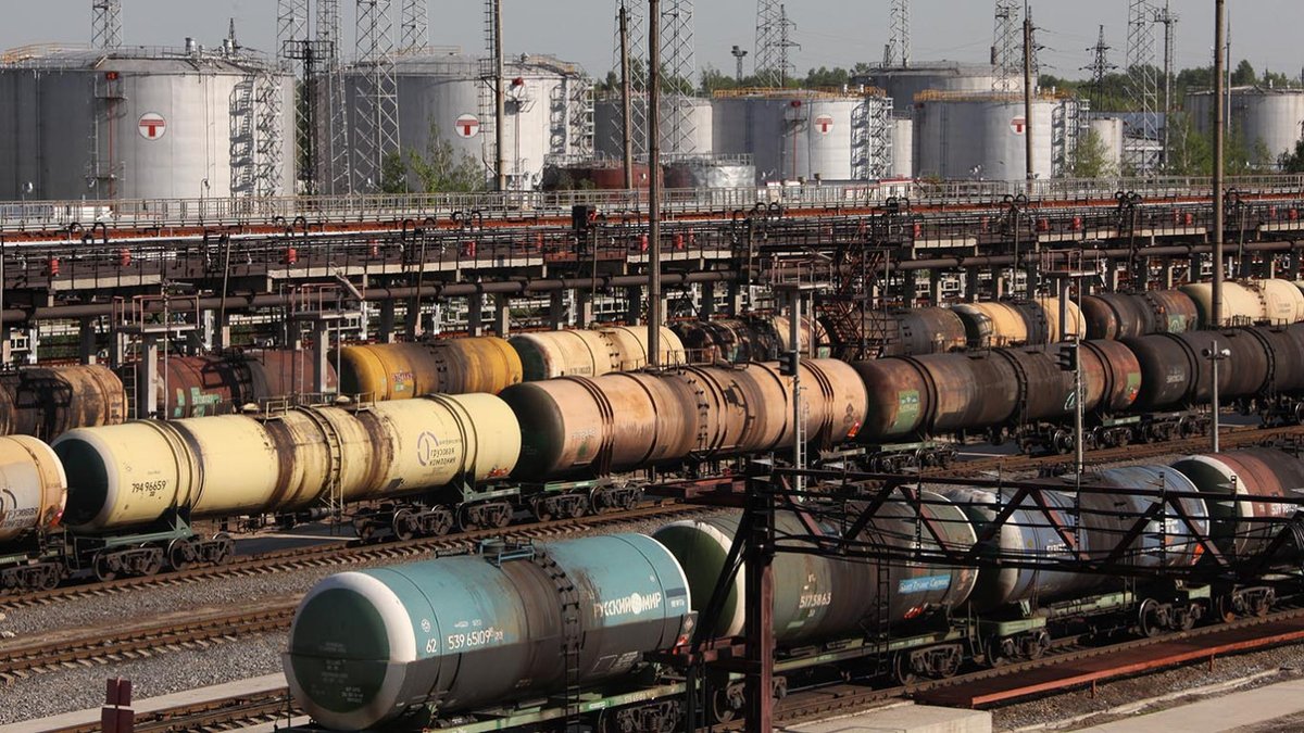 ШУУРХАЙ: ОХУ бензиний экспортоо дөрвөн сарын хугацаатай бүрэн зогсооно