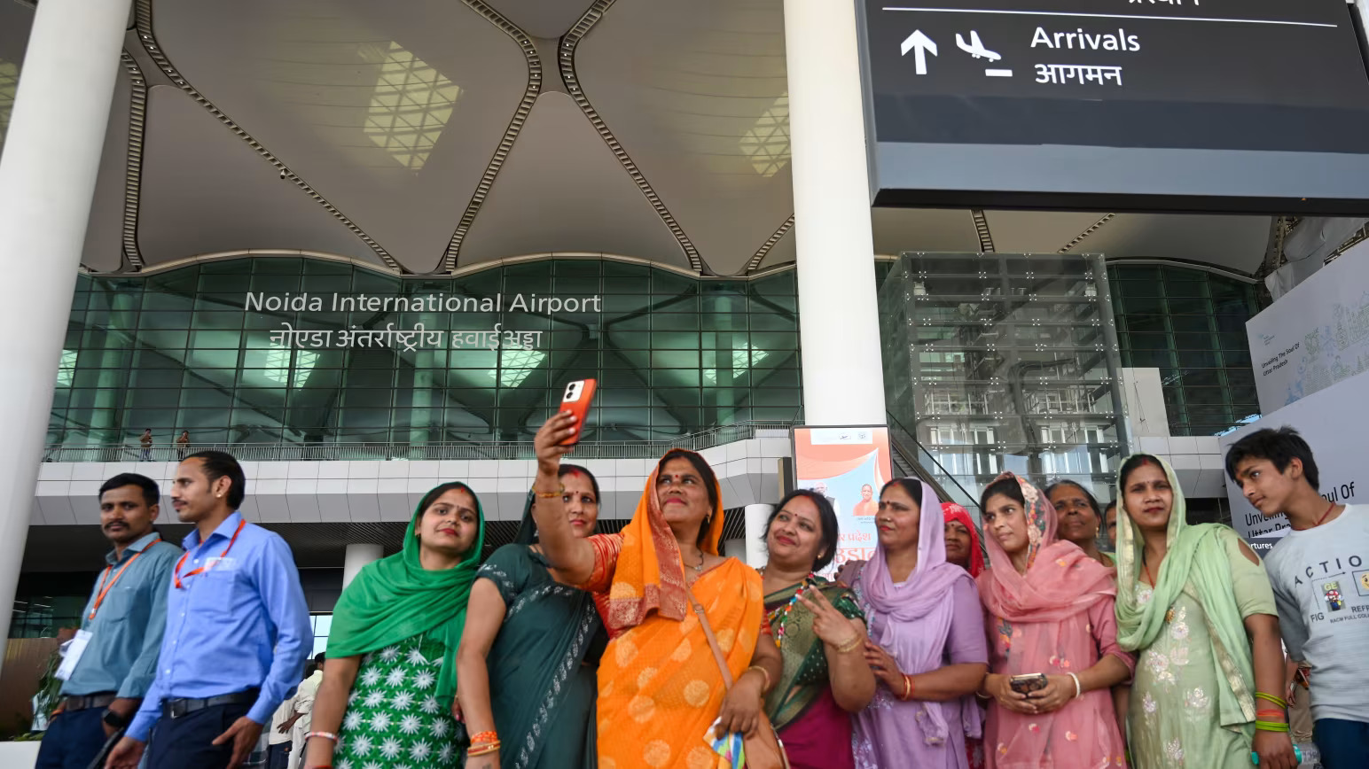 Энэтхэгийн хамгийн том нэгдмэл дээвэртэй нисэх онгоцны буудал ашиглалтад орлоо