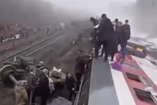 ОХУ-ын Ульяновск мужид зорчигч тээврийн галт тэрэг замаасаа гарч 23 хүн бэртжээ