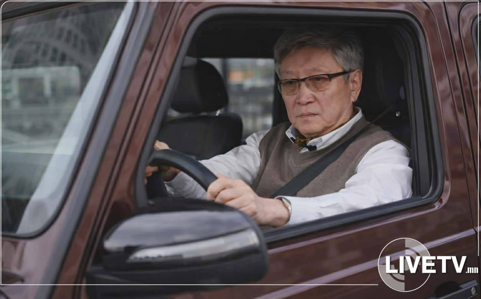 С.Баяр: Ерөнхий сайдаас буухад өгсөн УНҮ0009 дугаараа буцаагаад өгч болно. Асуудал алга