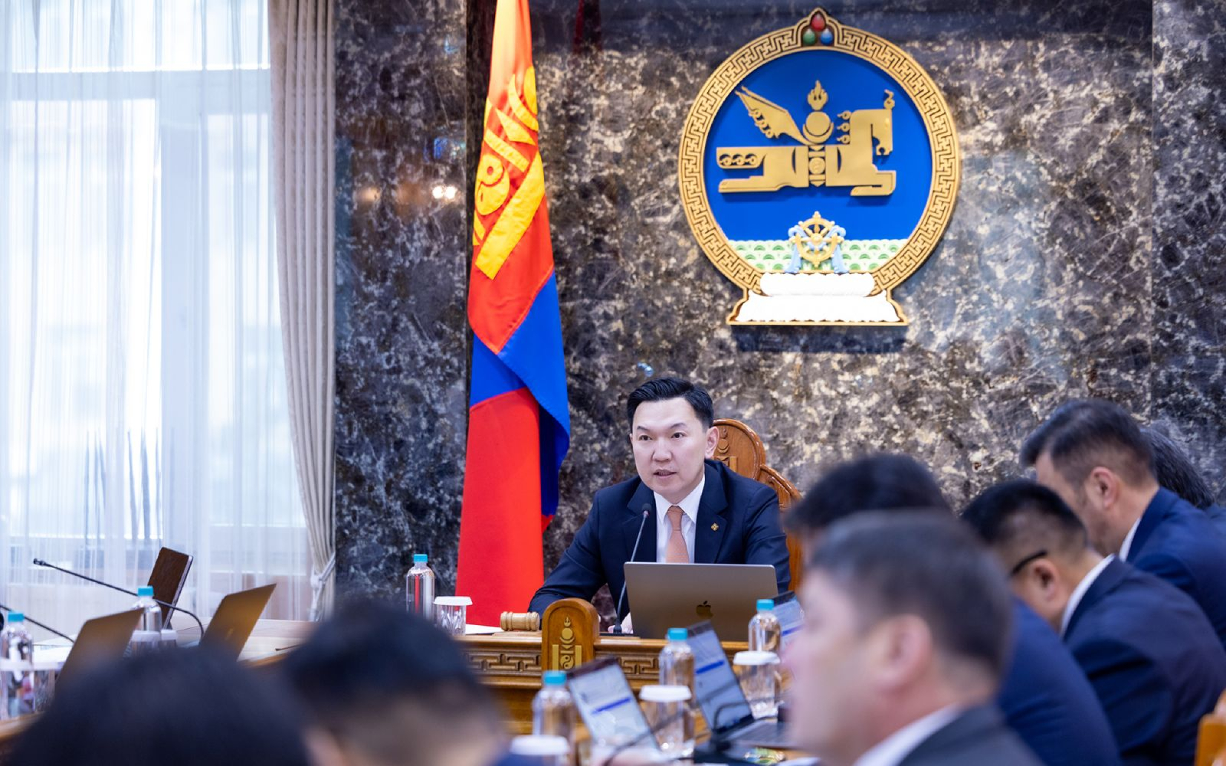 Төрийн албан хаагчдыг 20-30 төрлийн тайлангаас чөлөөллөө