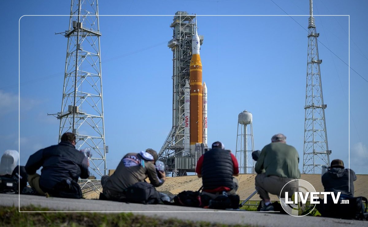 Артемис II хөлгийн багийнхан сарны аялалаа амжилттай дуусгаж Эх дэлхийдээ ирлээ