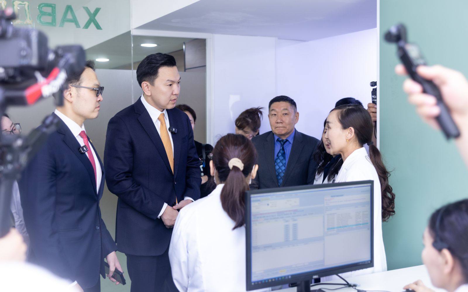 Ерөнхий сайд Н.Учрал БГД-ын Эрүүл мэндийн төвд ажиллаа