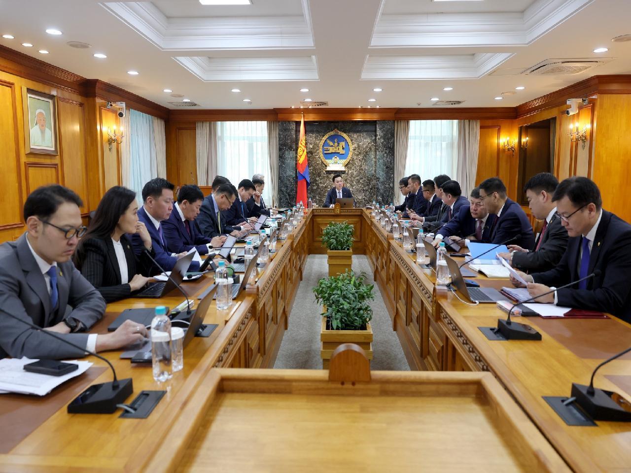 Ц.Идэрбат: Жижиг, дунд үйлдвэр, үйлчилгээ эрхлэгчдийг дэмжинэ