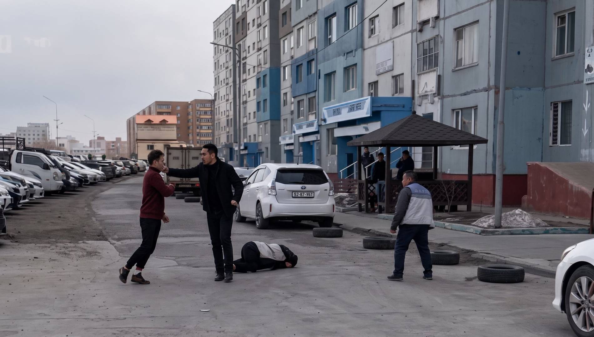 Хог ачихын тулд машинаа холдуулахыг хүссэн СӨХ-ны ажилчдад оршин суугч нь халджээ