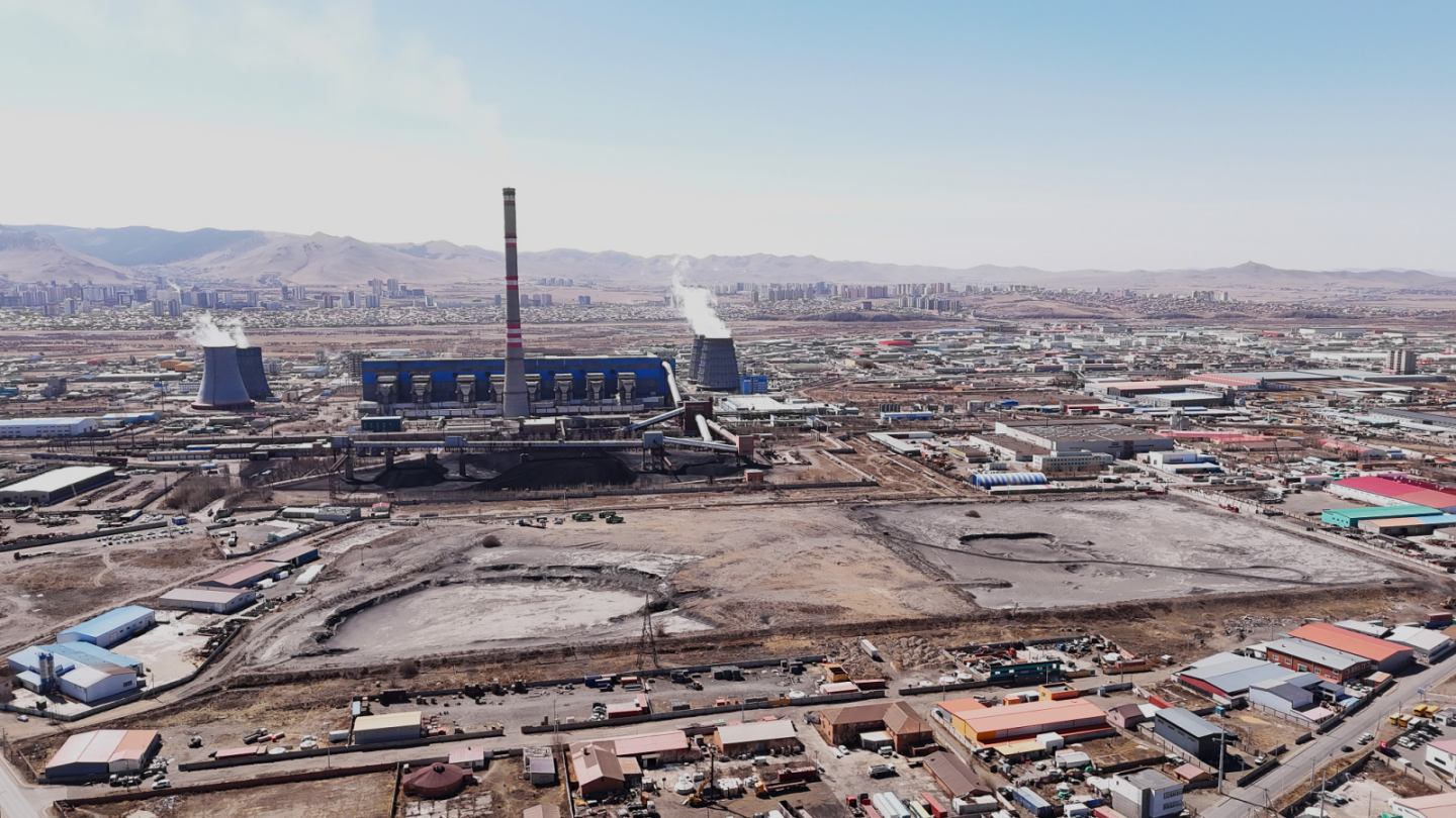 “Дулааны тавдугаар цахилгаан станц” төсөл хэрэгжих талбайн үнсийг зөөж эхэлжээ