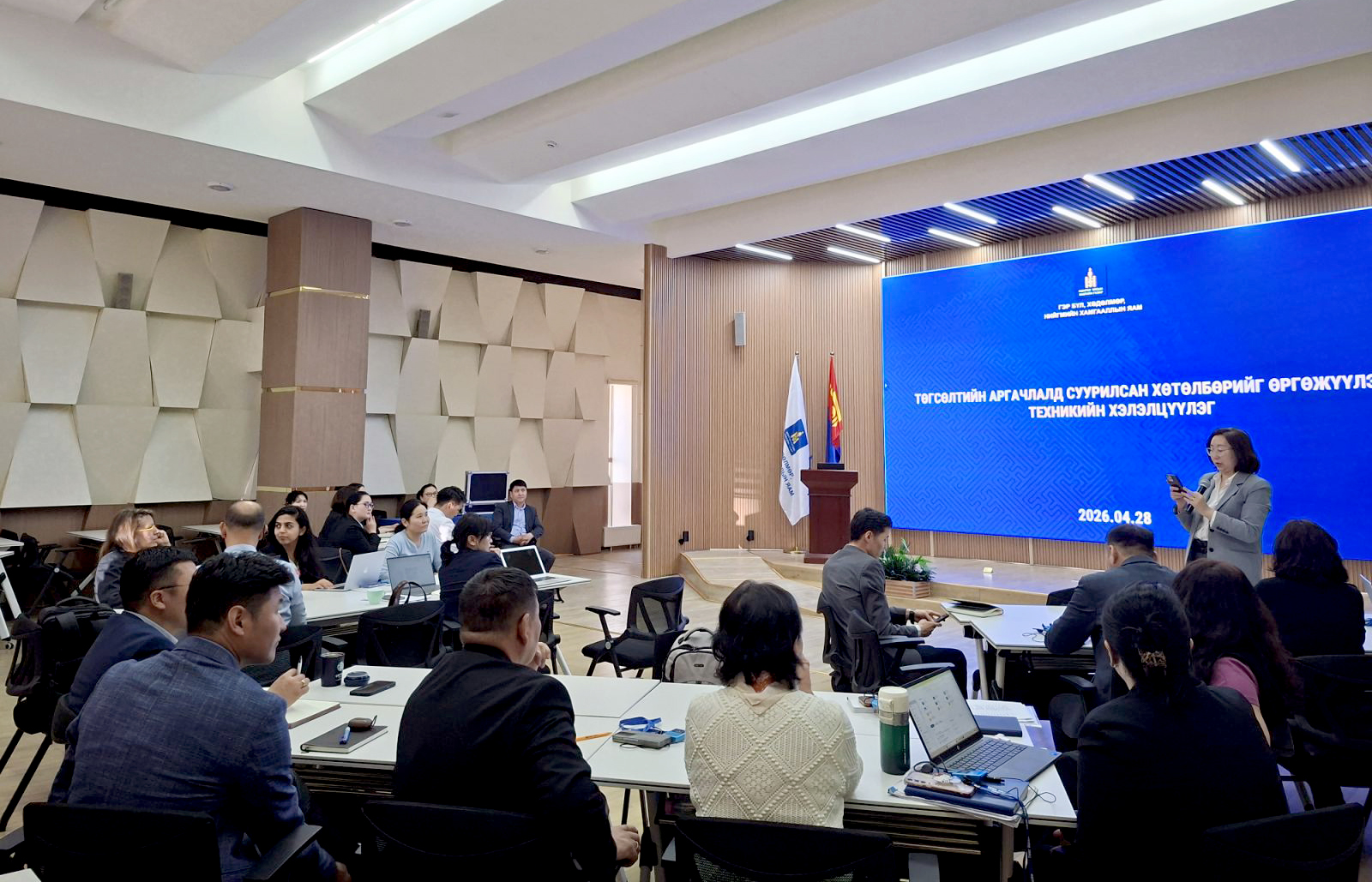 "Зорилтот өрхийн хөдөлмөр эрхлэлтийг дэмжих, амьжиргааг дээшлүүлэх хөтөлбөр" хэрэгжиж байна