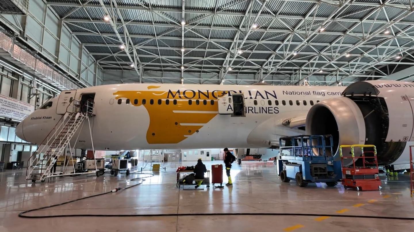 “Бойнг” 787-9 өргөн биетэй онгоцыг анх удаа хүнд хэлбэрийн засвар үйлчилгээнд амжилттай орууллаа
