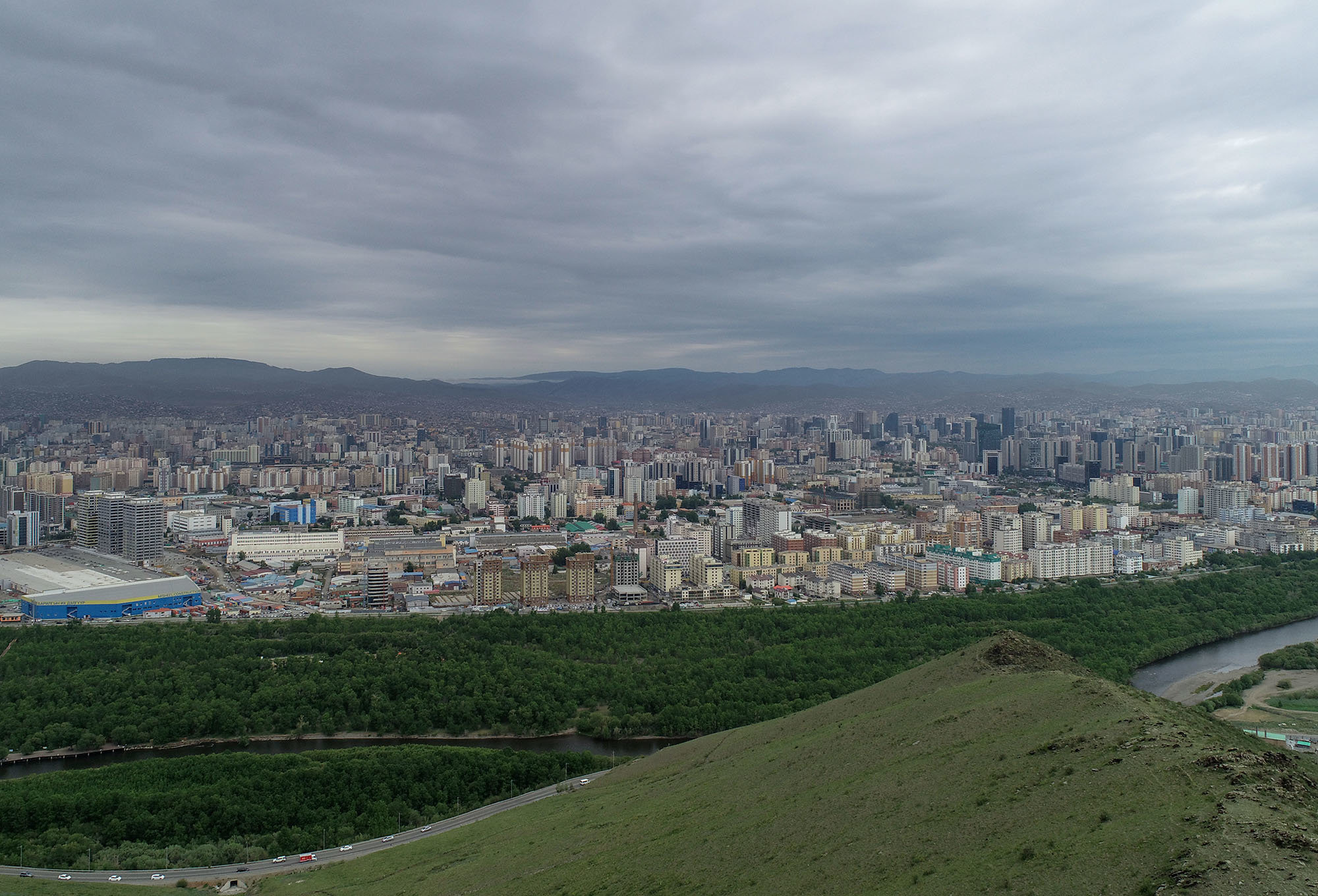 Улаанбаатар хотод дуу цахилгаантай аадар бороо орно