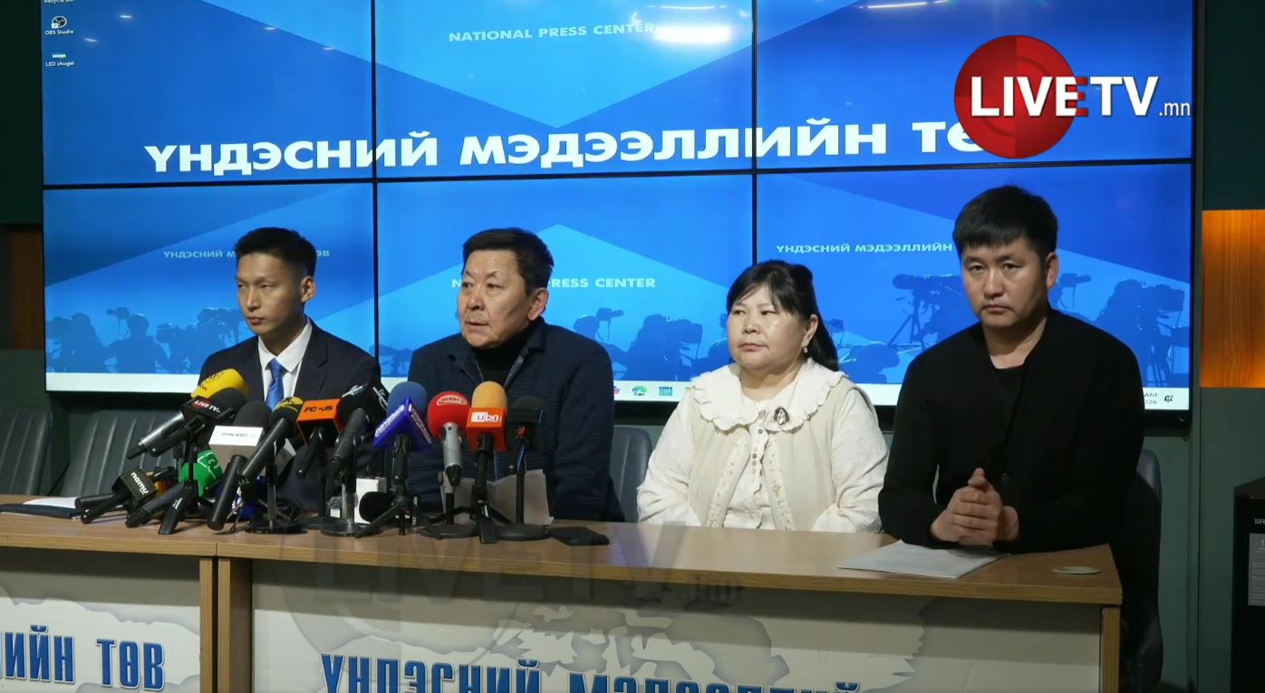 🔴Монсудар: Ганцхан сарын дотор хиймэл оюунд даалгавар өгч, яаран сандран хийсэн сурах бичгийг тендерт ялууллаа