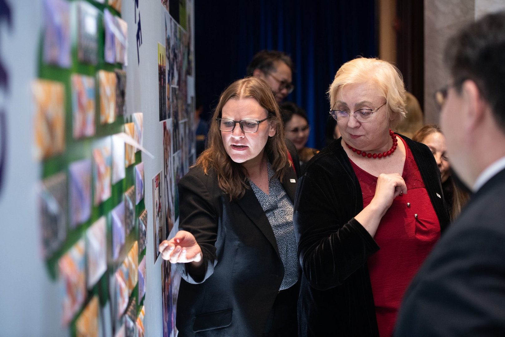 597006186 1274961101325600 1947387143209835844 N