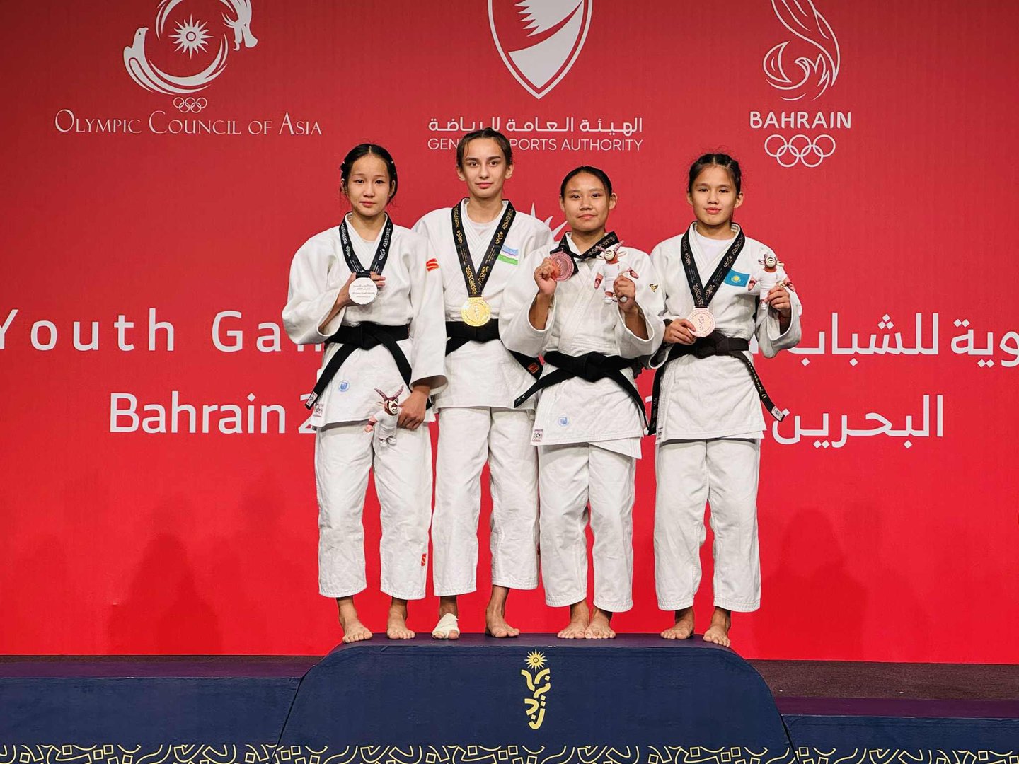 Б.Хулан мөнгөн медаль хүртлээ