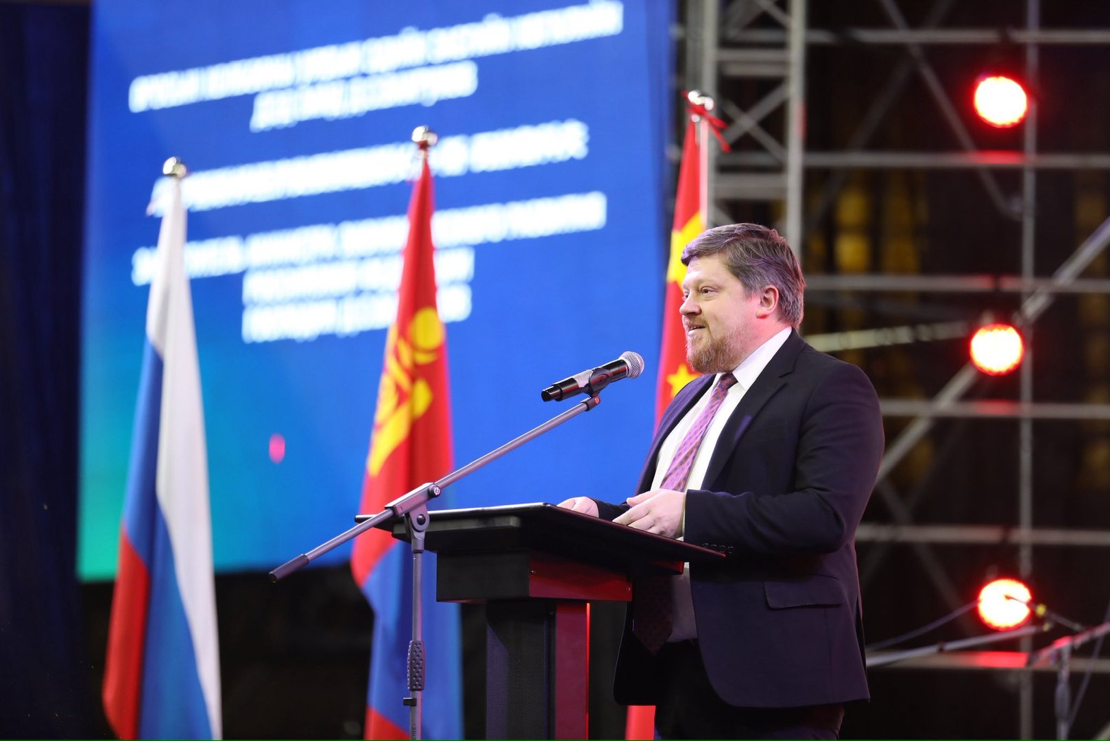 4d33d4440eb8403bb5f957c6c09e7990