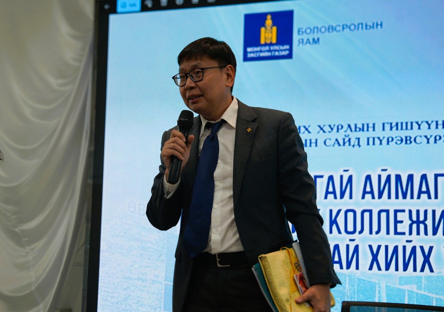 afe2dd0f05804caf9a00bf2cdcc5da40